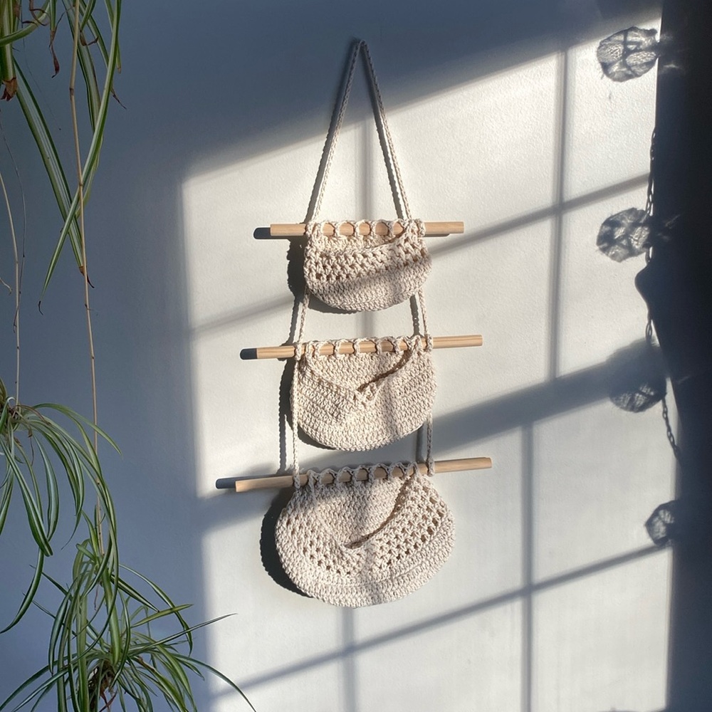 Macrame hanging pouch